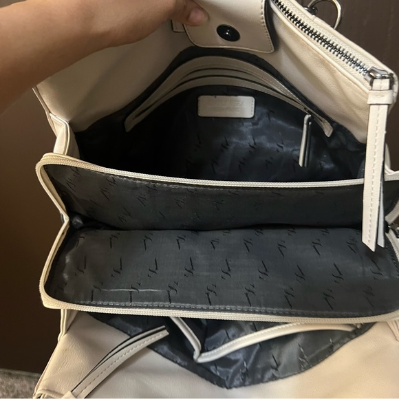 ‼️SOLD‼️Simple Vera Wang bedford triple entry Satchel - Picture 3 of 5